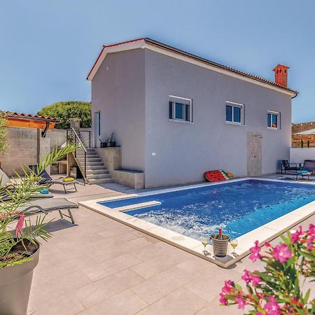 1 Bedroom Stunning Apartment In Pula Bagian luar foto