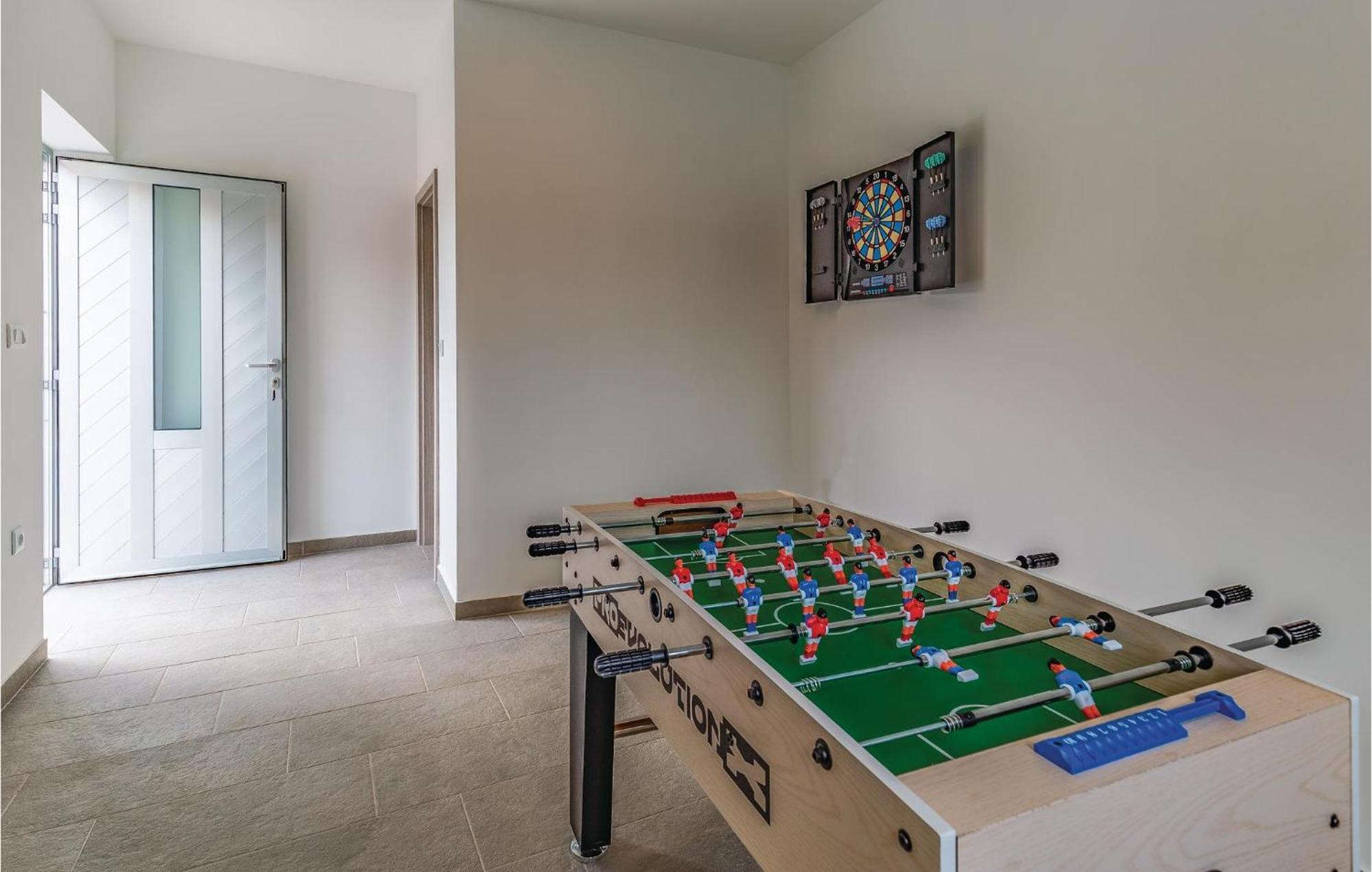 1 Bedroom Stunning Apartment In Pula Bagian luar foto