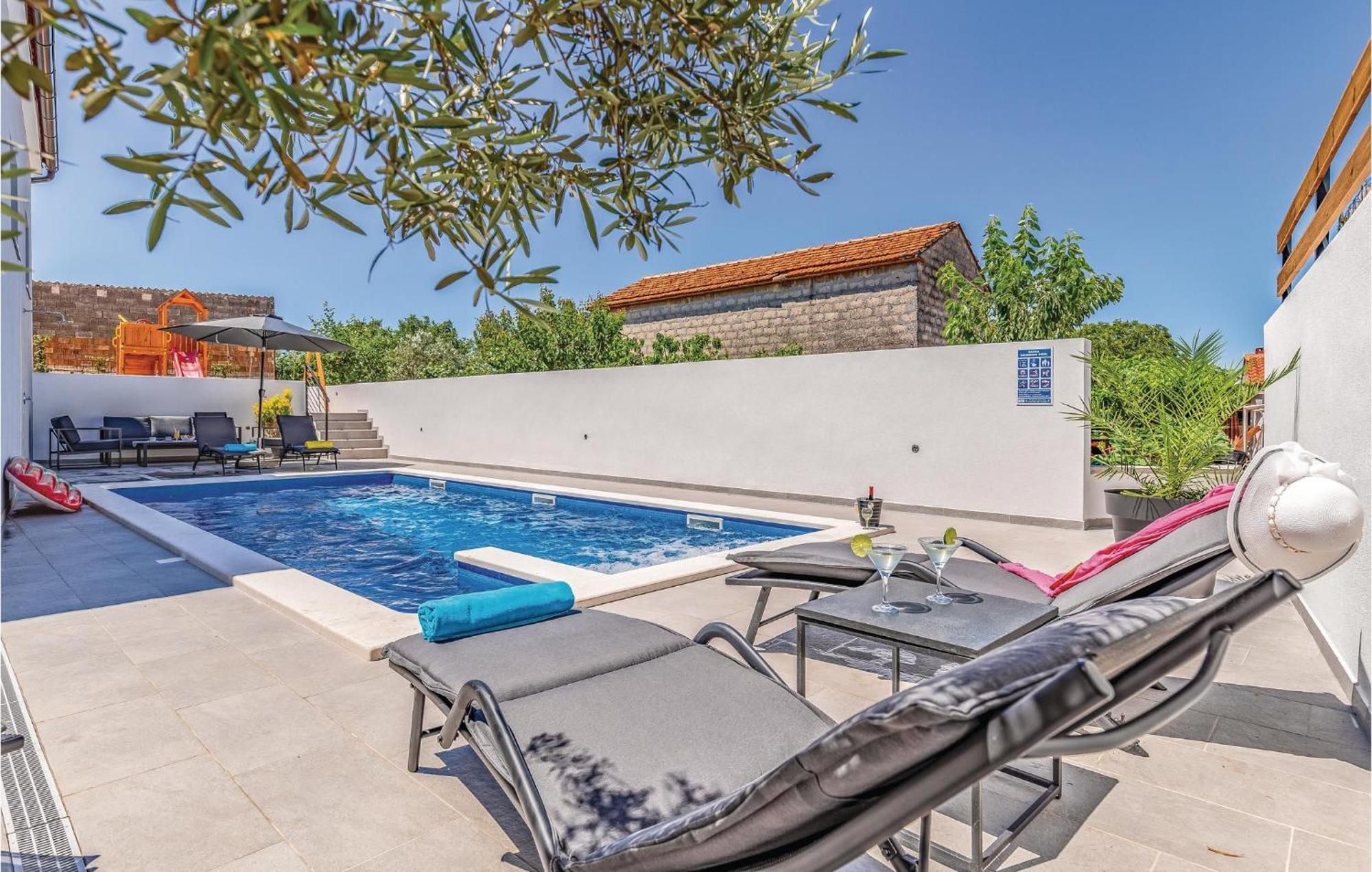 1 Bedroom Stunning Apartment In Pula Bagian luar foto