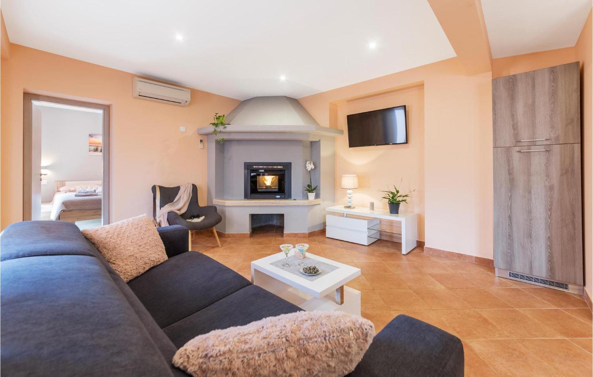 1 Bedroom Stunning Apartment In Pula Bagian luar foto