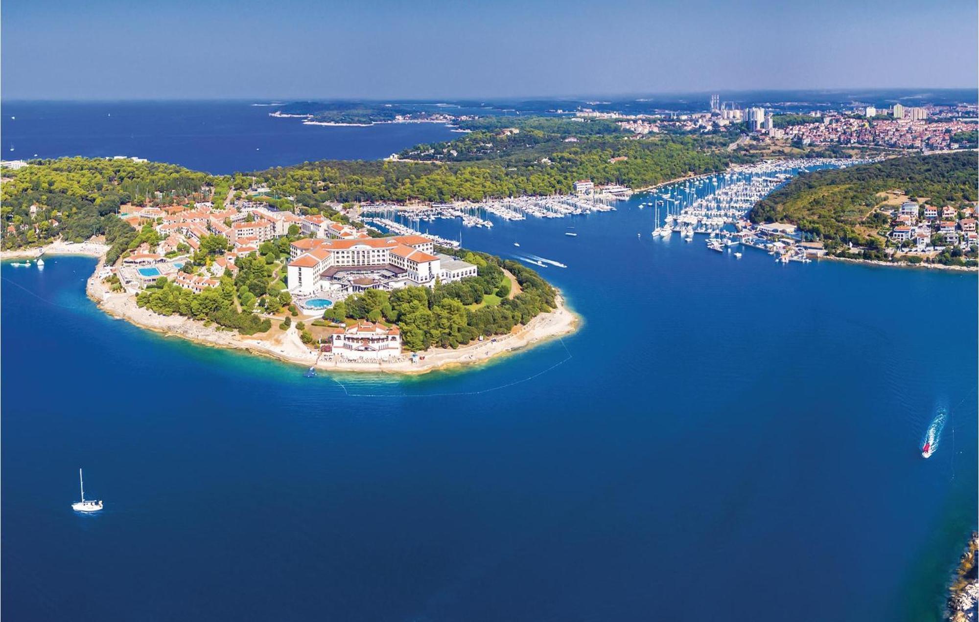 1 Bedroom Stunning Apartment In Pula Bagian luar foto