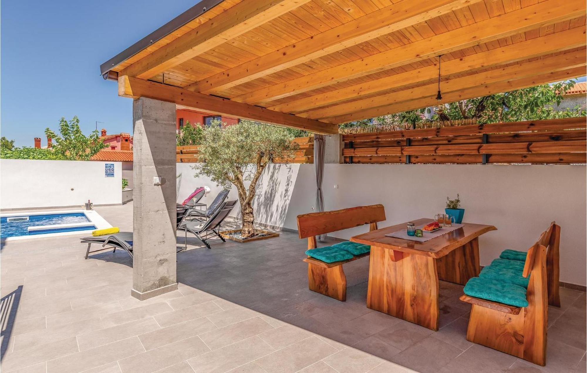 1 Bedroom Stunning Apartment In Pula Bagian luar foto