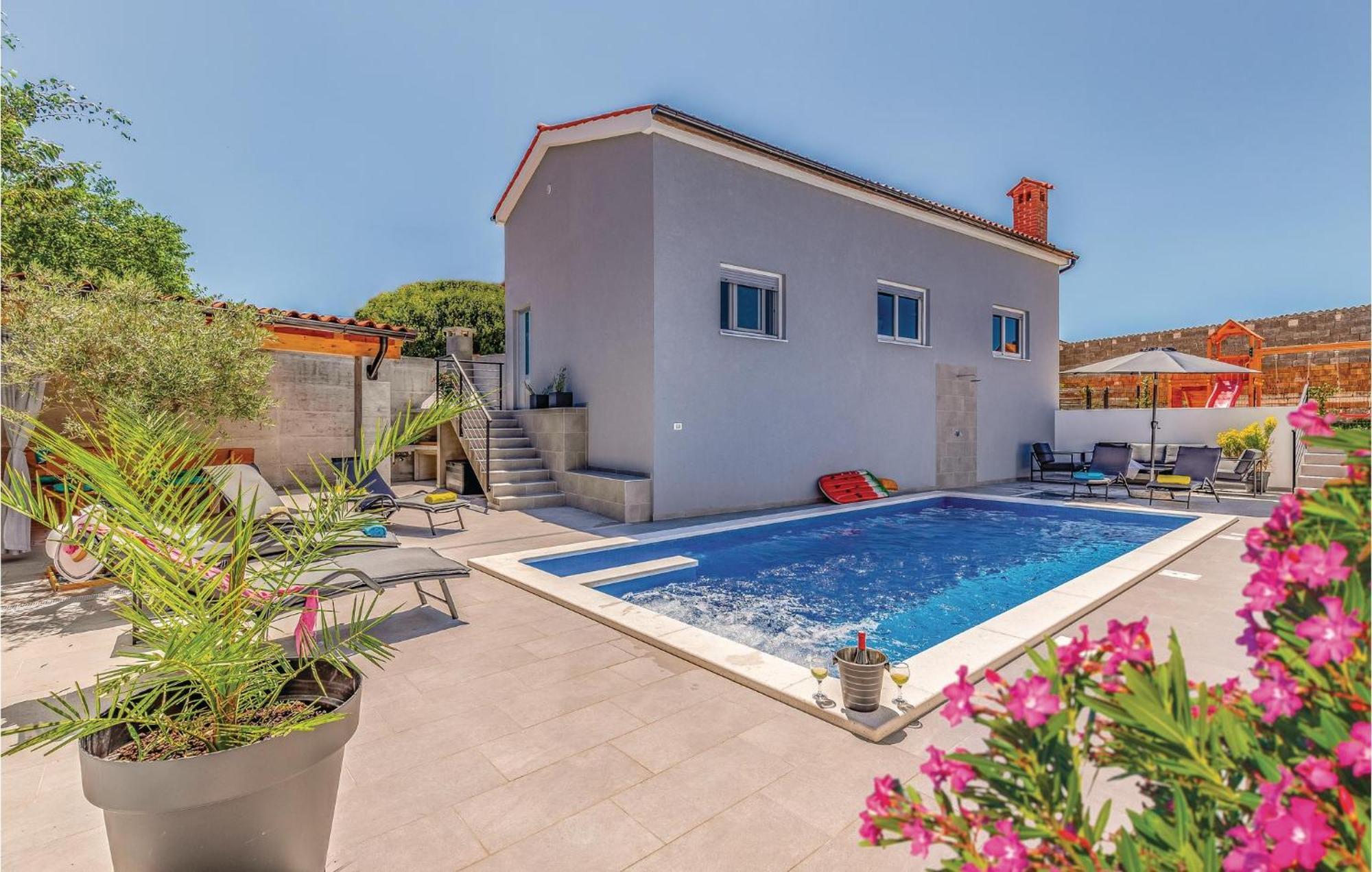 1 Bedroom Stunning Apartment In Pula Bagian luar foto